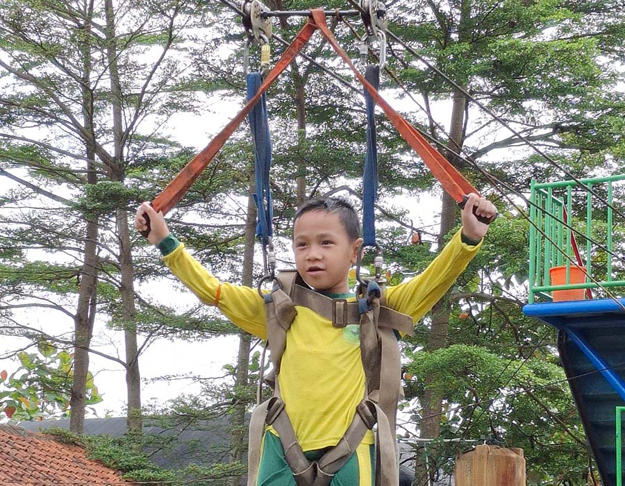 Aktivitas outbound Villa Kancil